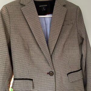 “British Khaki” brown houndstooth blazer size small. Chambray lining